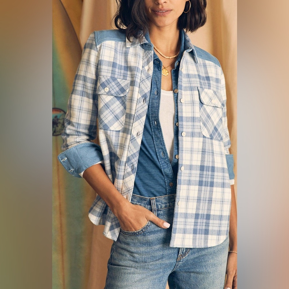 Faherty Women’s Blue and White Plaid Button-Up Shirt Small